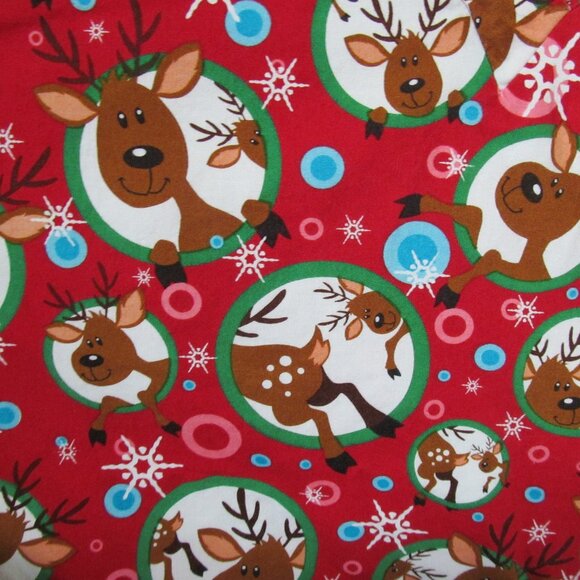 Scrub top winter theme - Picture 4 of 10